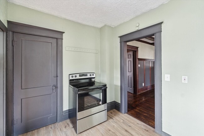 Building Photo - 1809 Maplewood Ave