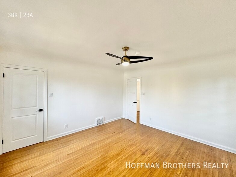 Building Photo - 302 N Mansfield Ave