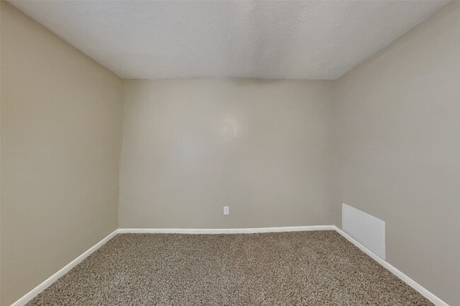 Building Photo - 7007 Fuchsia Ln