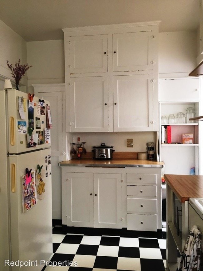 Building Photo - 715-719 Broadway N