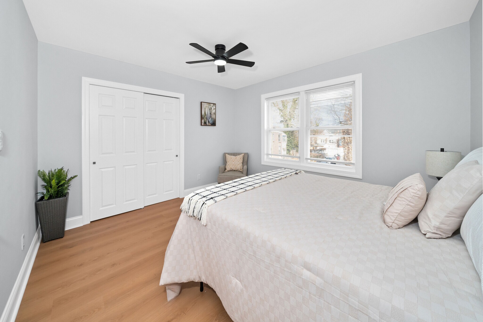 Building Photo - 504 W 26th St