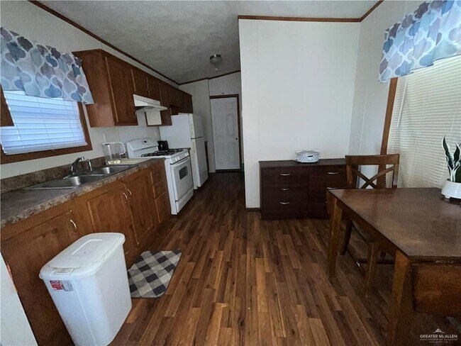 Building Photo - 149 Lantern Ave