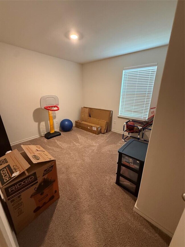 Building Photo - 18912 Quiet Range Dr