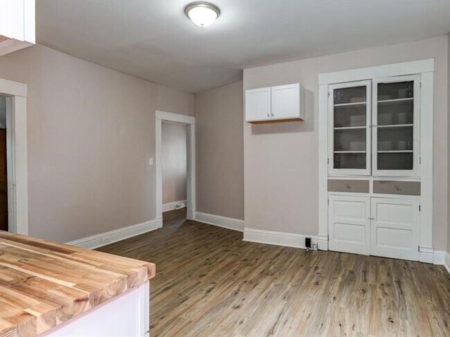 Building Photo - 2 bedroom House New Brighton