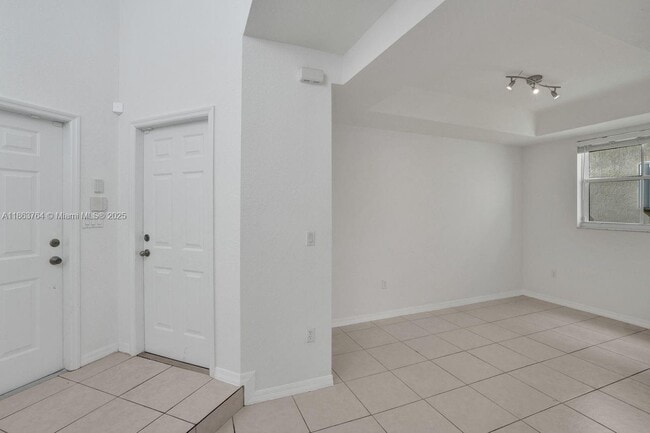 Building Photo - 4417 NW 113th Pl