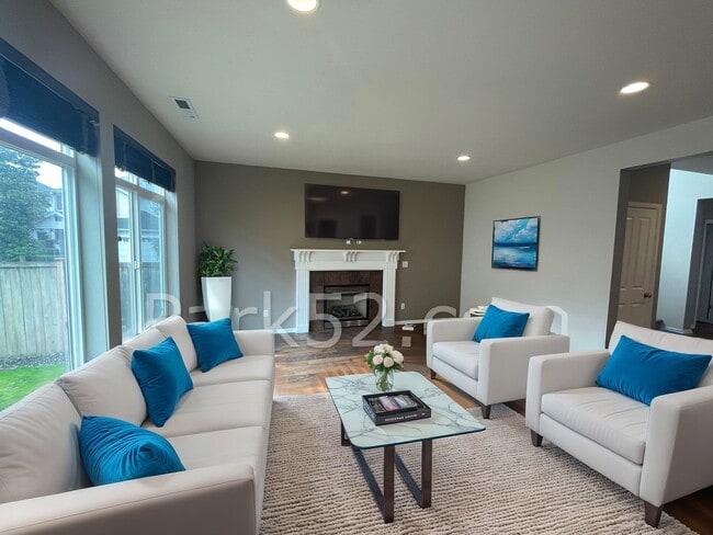 Building Photo - Beautiful 4 Bedroom 3 Bath In The Saddle Creek Community In Fife!