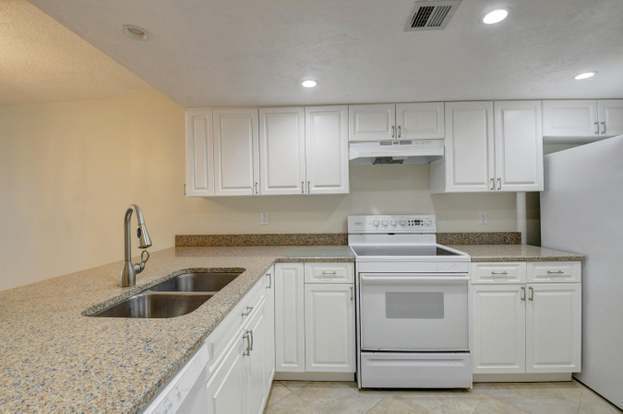 Building Photo - 14 Royal Palm Way