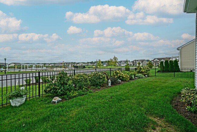 Building Photo - Beautiful home in Peninsula Lakes