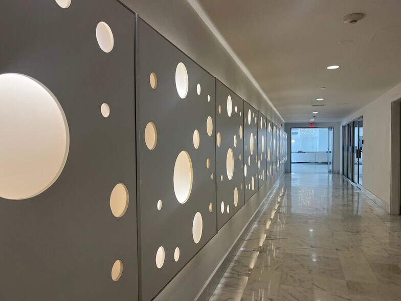 Building Photo - 1000 West Ave