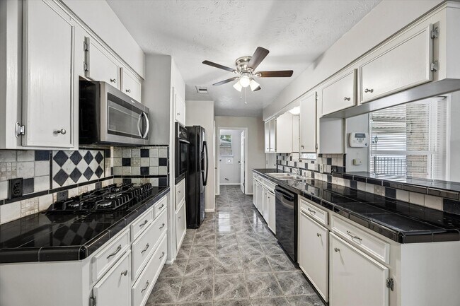 Building Photo - 10314 Sagerock Dr