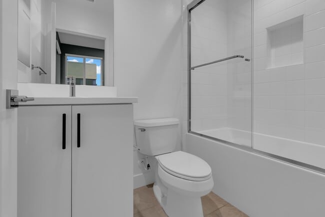 Building Photo - 2907 W Exposition Pl