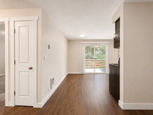 Building Photo - 310-316 S. Manzanita Court