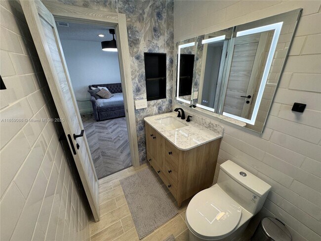 Building Photo - 20940 Bay Ct