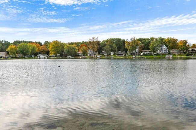 Building Photo - Powers Lake Waterfront Home with Private Pier Available for Monthly Rental