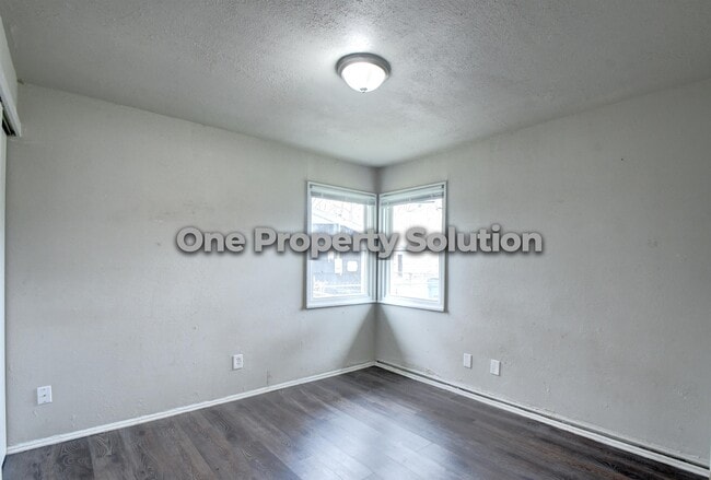 Building Photo - 5248 E 11th Pl