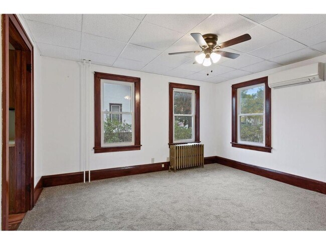 Building Photo - 311 23rd Ave NE
