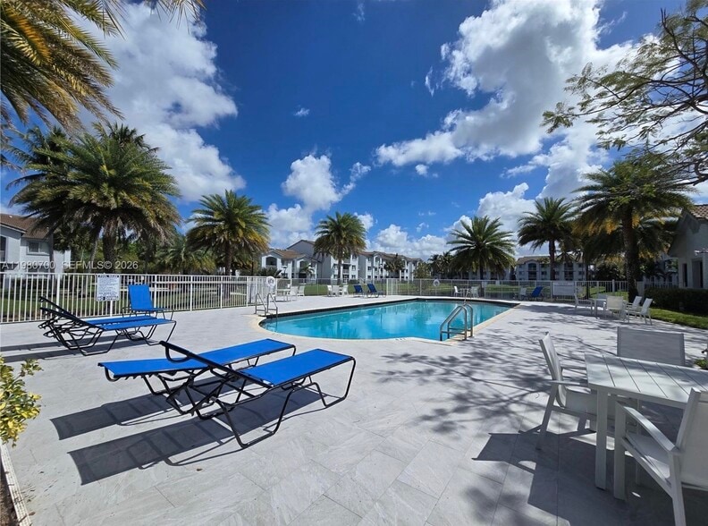 Building Photo - 2620 S University Dr