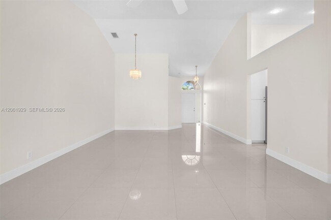 Building Photo - 17194 Ventana Dr