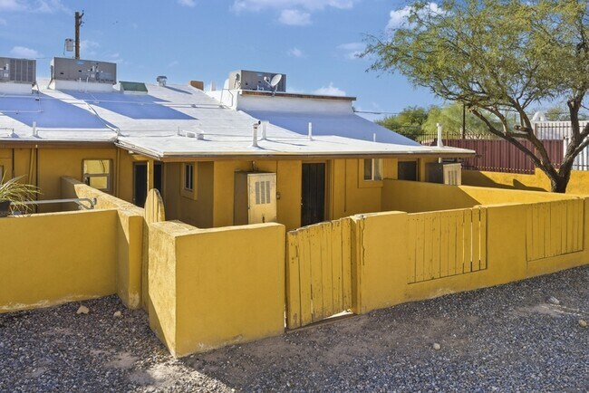 Building Photo - 839 S 8th Ave