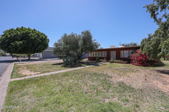Building Photo - 7030 N 14th Ave