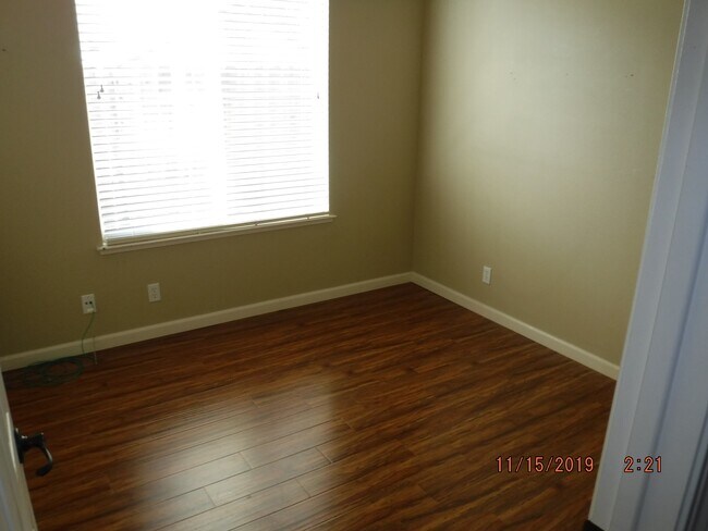 Building Photo - 1127 Manchester Way