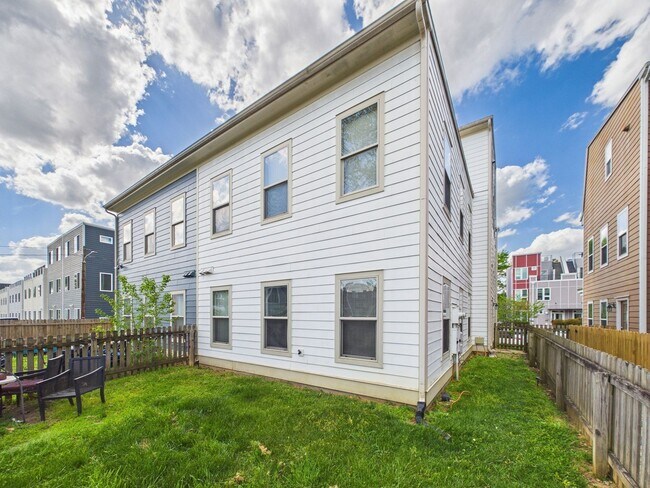 Building Photo - 1112 Porter St