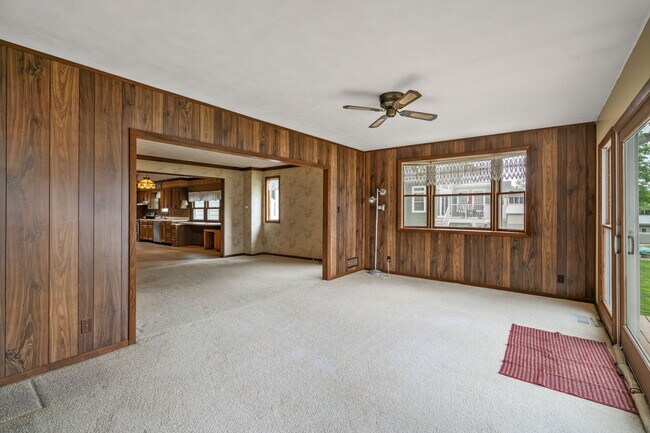 Building Photo - 2083 Chapman Lake Dr