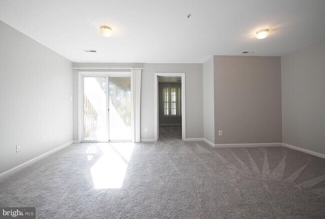 Building Photo - 318 Red Haven Ct