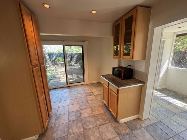 Building Photo - Charming 2 Bedroom Ojai Home with All Utilities Included