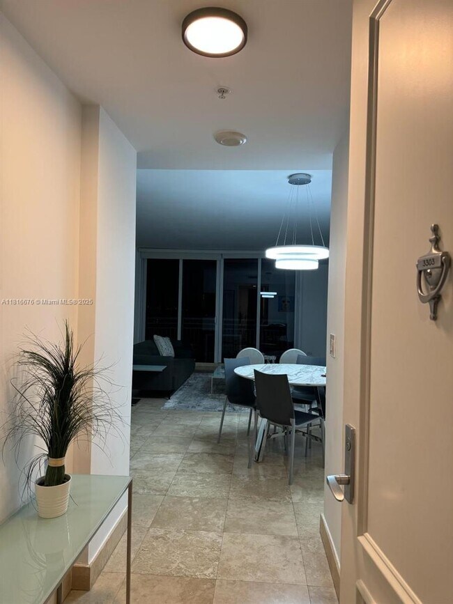 Building Photo - 848 Brickell Key Dr