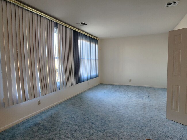 Building Photo - Multi-level Mosaic Mansion in Southwest, Reno