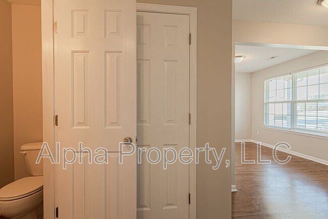 Building Photo - 204 Pope Ln