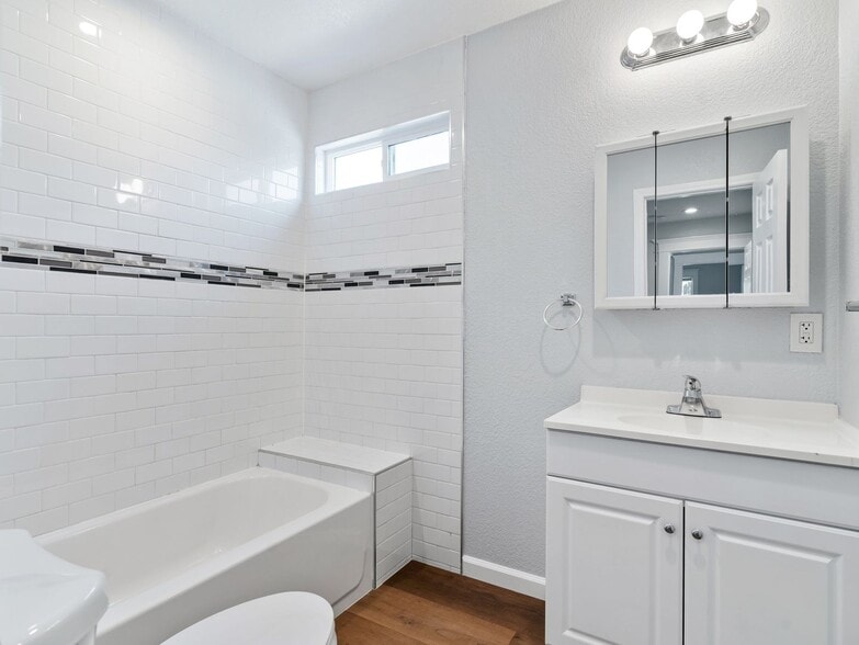 Building Photo - 1926 Lime Ave