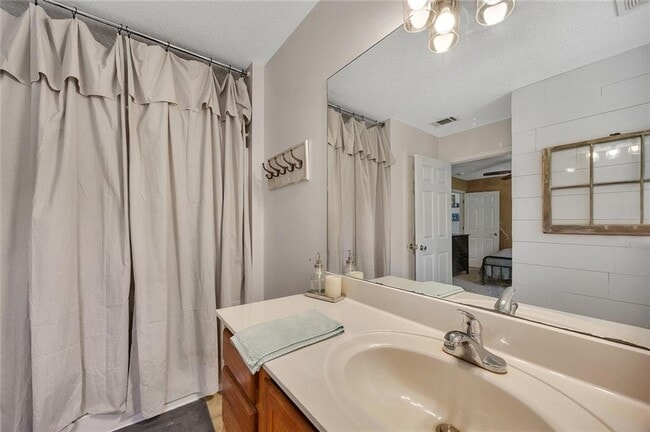Building Photo - 313 Ridge Hill Cir