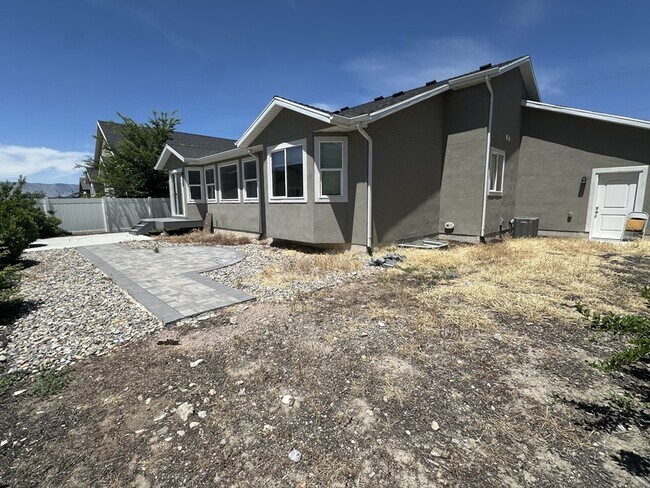 Building Photo - 3321 W 1690 N