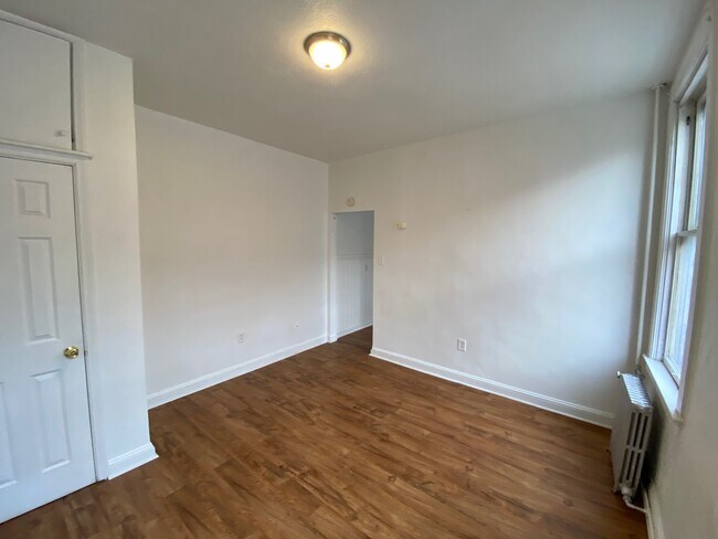 Building Photo - 120 George N St