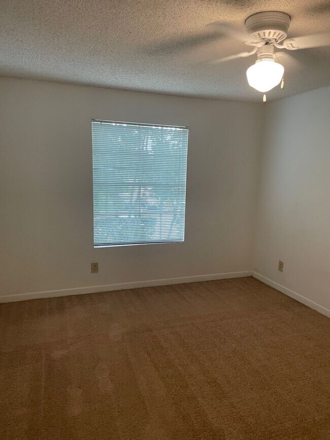 Building Photo - One bedroom condominium