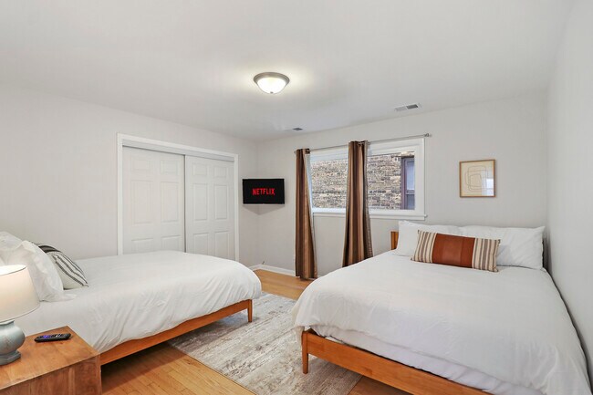 Building Photo - 135 Custer Ave