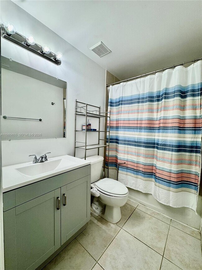 Building Photo - 7290 NW 114th Ave