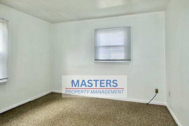 Building Photo - 1425 White Ave