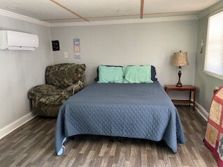 Building Photo - Country Setting.  Charming Fully furnished Cabin with Utilities included!