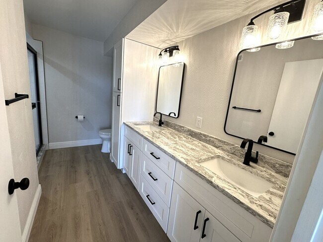 Building Photo - Gorgeous Updated Tierra Verde Annual Unfurnished Waterfront Condo 2/2 w/Garage