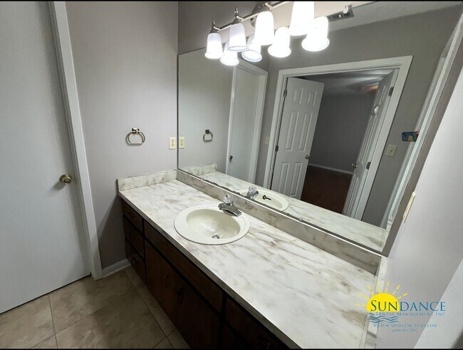 Building Photo - Charming 3-Bedroom Brick Home in Bluewater Bay Community, Caribbean East