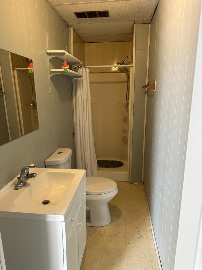 Building Photo - 752 Main St