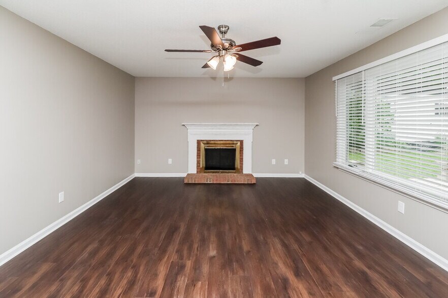 Building Photo - 115 Red Tip Ln