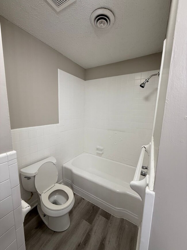 Building Photo - 451 S Thomas St