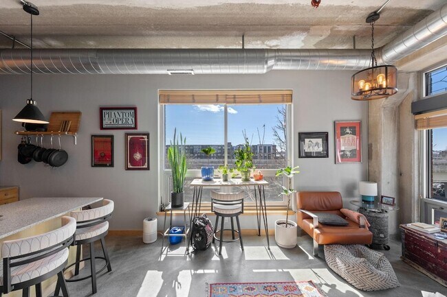 Building Photo - 710 N 4th St