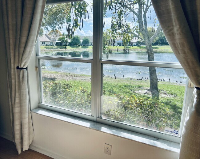 Building Photo - 10614 Lake Shore Dr