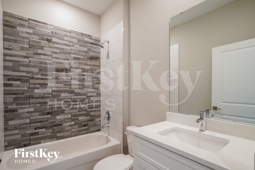 Building Photo - 1829 Superior Way