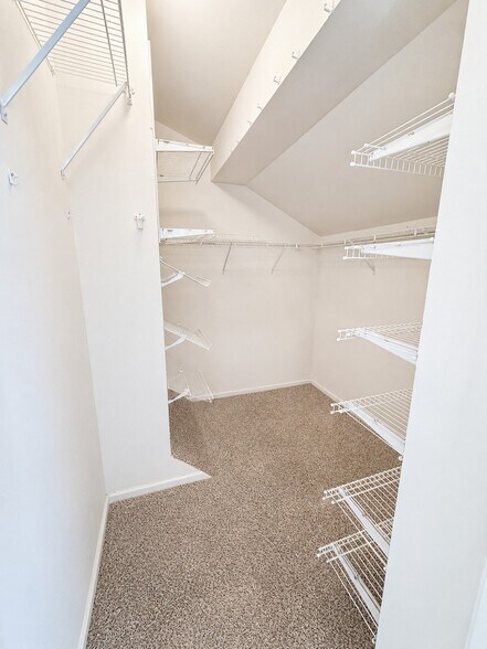Building Photo - 250 Juanita Ct